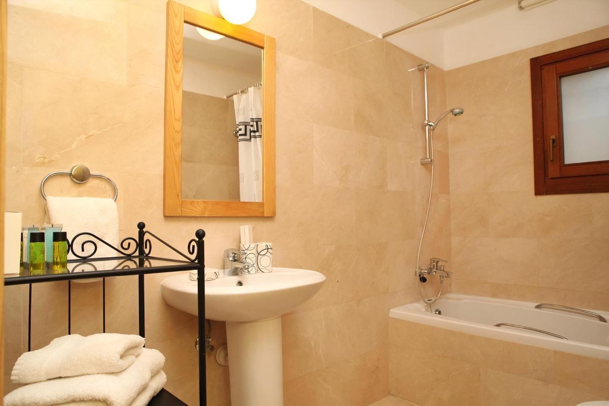 Aphrodite Hills Superior Superior 0403 Air Conditioning 5 Bedrooms Villa *